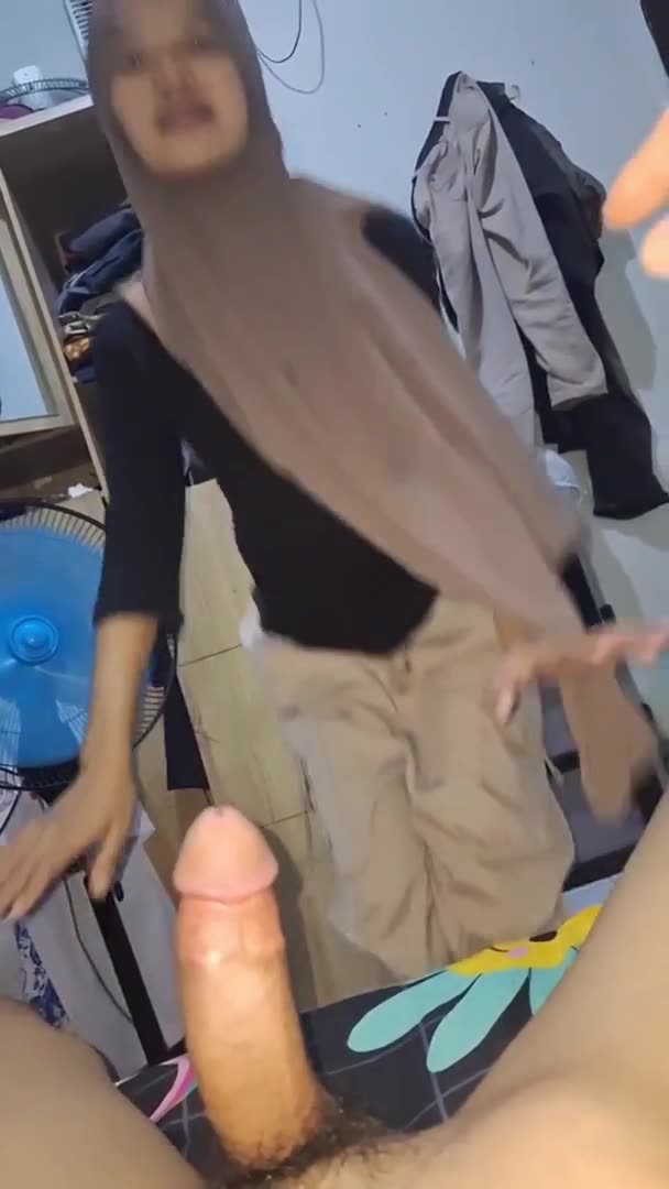 Chella Dini Sange Nungging Colmek Pakai Dildo