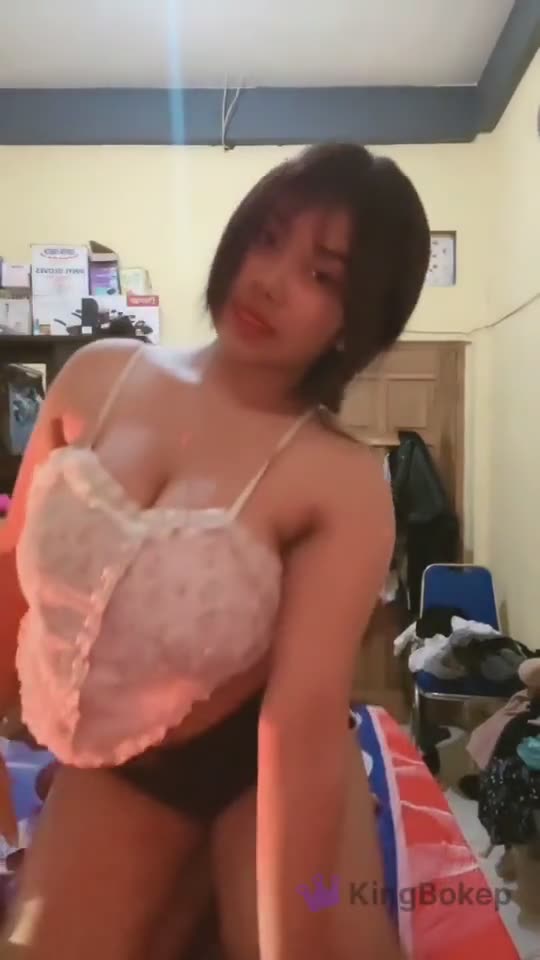 Sange Liar Colmeknya Di Atap Rumah