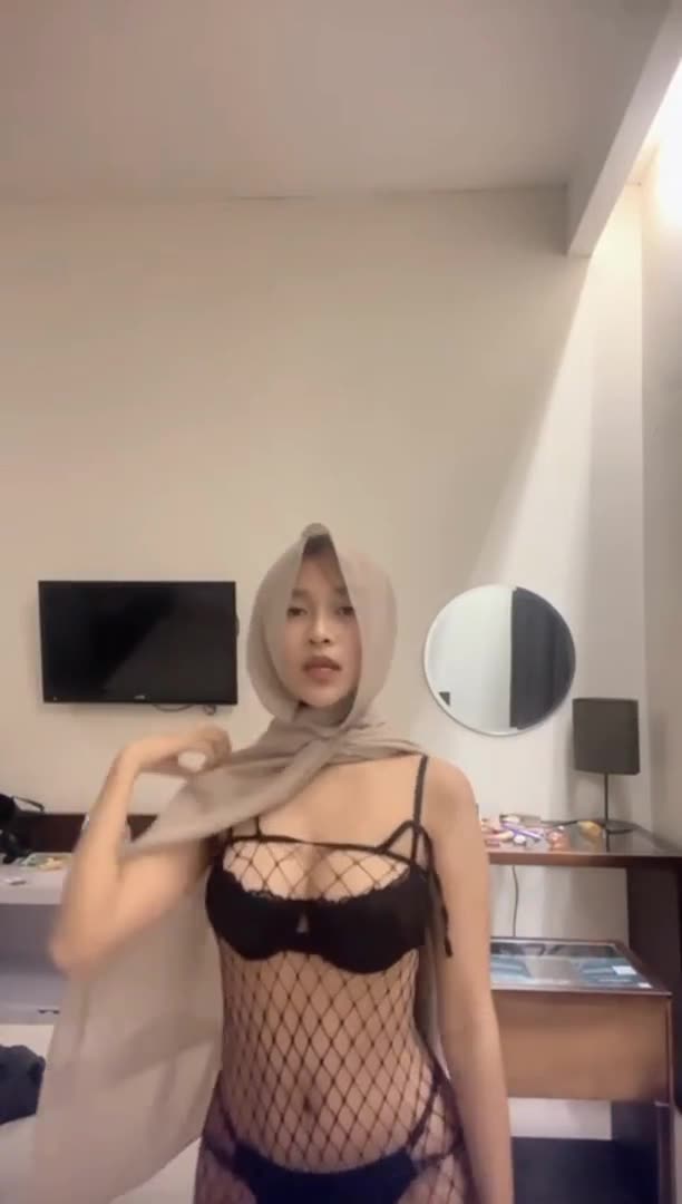 Pacar Cantik Berkerudung Jago Sepong Crot Di Muka