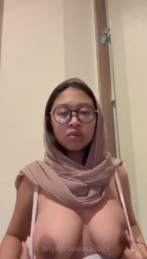 Ciimollaa Cantik Cewek Sangean Colmek Sambil Raba Tobrutnya