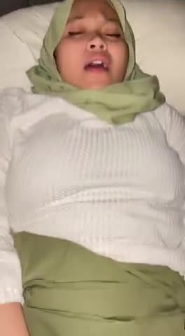 Talent Geyya Ngentot Kostum Spiderman Pakai Jilbab Hitam