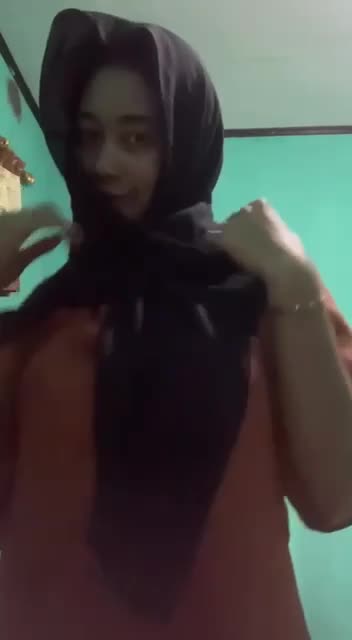 Menikmati Tubuh Kakak Ipar Yang Sedang Tidur
