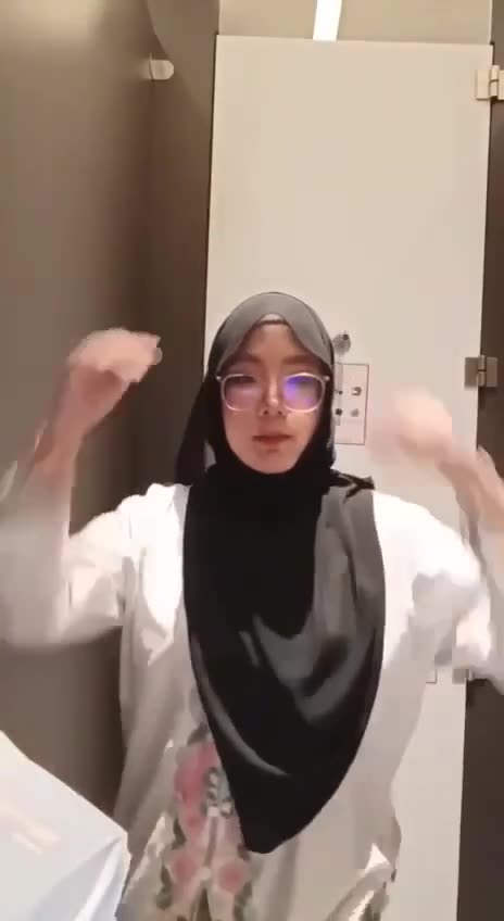 Hijab Ursluttt Foursome Di Gilir Tiga Kontol