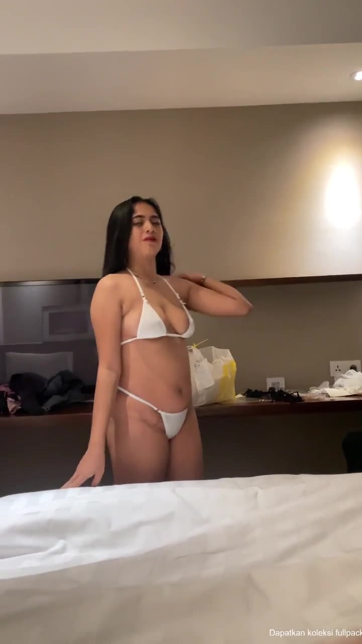 Abg Viral Sange Colmek Di Saat Rumah Lagi Sepi